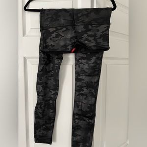 Spanx black camo faux leather legging size small
